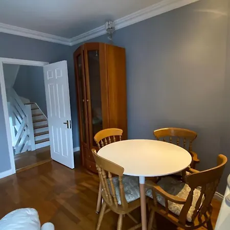 Stylish & Spacious Apartment, Sleeps 6 Lejlighed