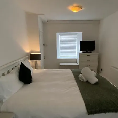 Stylish & Spacious Apartment, Sleeps 6 Lejlighed *