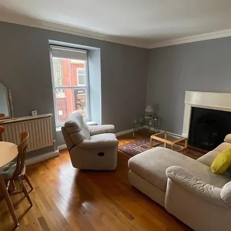 Stylish & Spacious Apartment, Sleeps 6 * غالواي