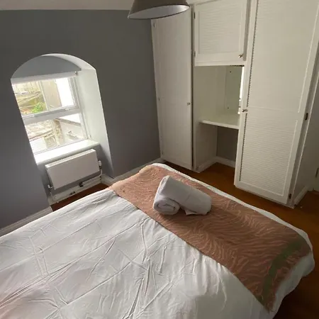 شقة Stylish & Spacious Apartment, Sleeps 6 *