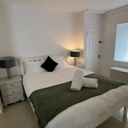 Stylish & Spacious Apartment, Sleeps 6 شقة