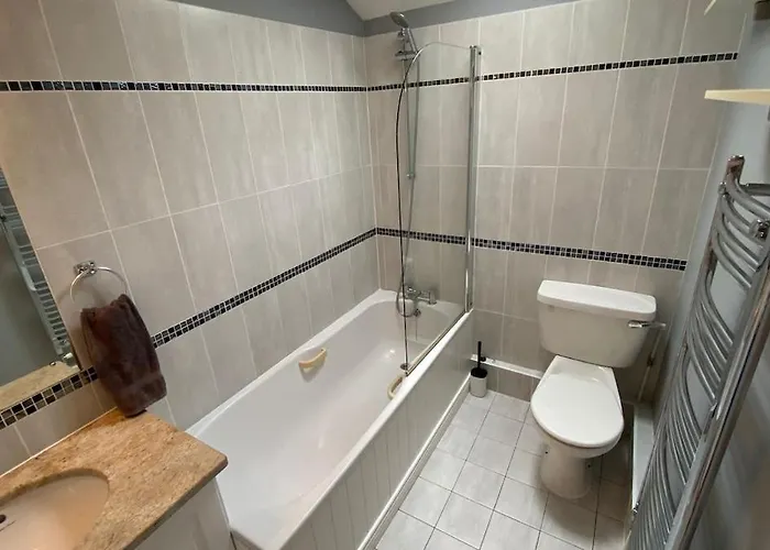 Stylish & Spacious Apartment, Sleeps 6 Lejlighed Galway