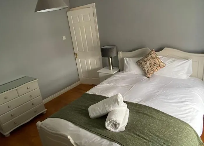 Lejlighed Stylish & Spacious Apartment, Sleeps 6 *