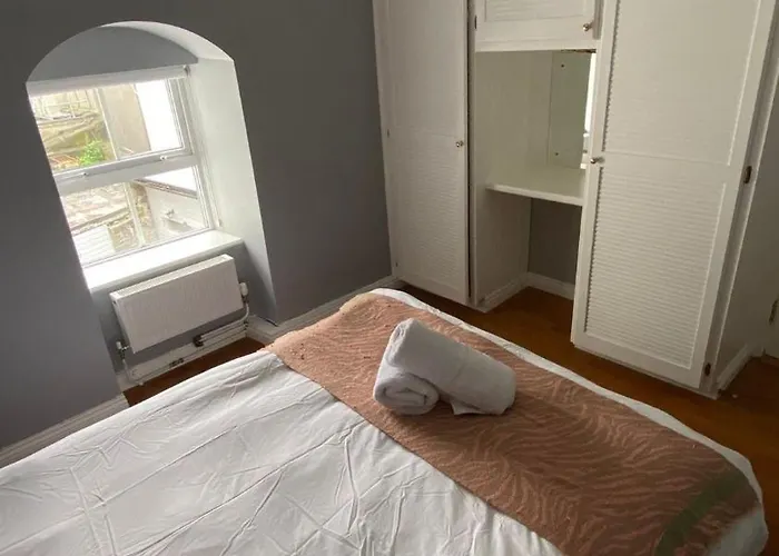 Lejlighed Stylish & Spacious Apartment, Sleeps 6 *