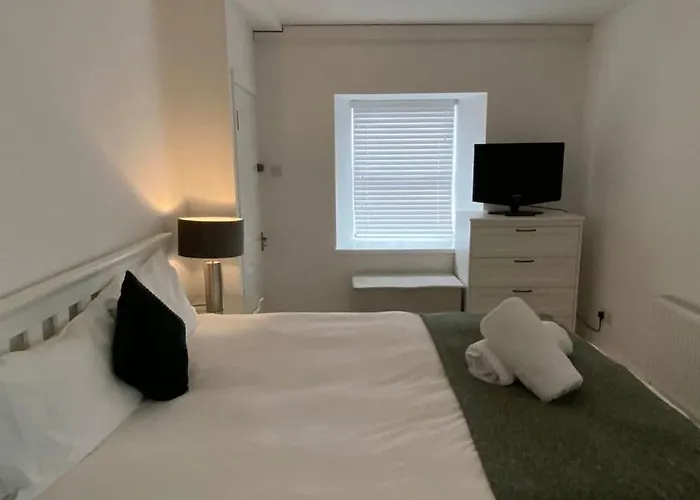 Stylish & Spacious Apartment, Sleeps 6 Lejlighed *